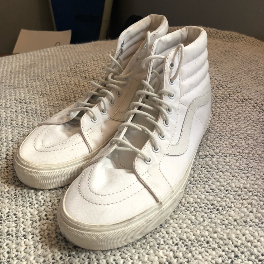 Men’s white high top 🤘🏼